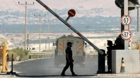 Two Individuals Shot in Attack Near West Bank-Jordan Passage, IDF States