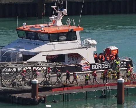 British Ministers Insist Migrant Returns Agreement with France Will Proceed Despite Court Injunction